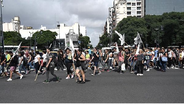 Barrios de Pie marchÃ³ reclamando al Gobierno porteÃ±o asistencia para sus comedores