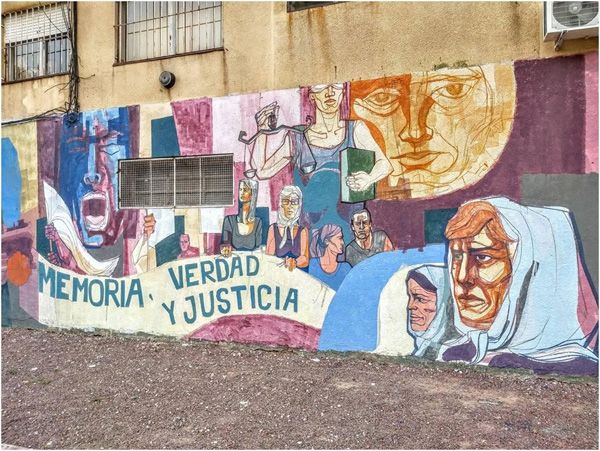 Resultado de imagen para mural plaza isidora