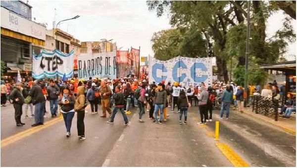En el dÃ­a de San Cayetano, las organizaciones sociales marcharon en protesta contra el actual gobierno y reclamando por 