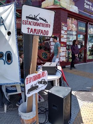 En Villa Luro se realizÃ³ una caravana de autos para protestar contra el Estacionamiento Tarifado