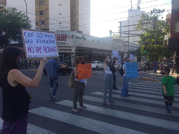Continúan las protestas de la Red Educativa Comuna 9