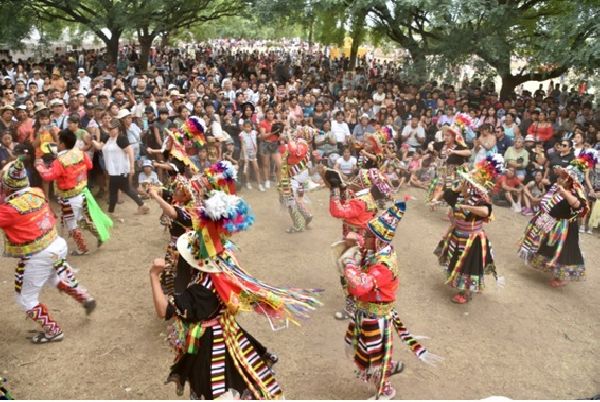 La colectividad Boliviana en Buenos Aires celebró la Fiesta de Alasita en el Parque Indoaméricano