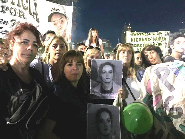 Vecinos Autoconvocados de Liniers en la marcha Para que no te pase